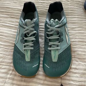 Altra womens HIIT XT2 road running shoe